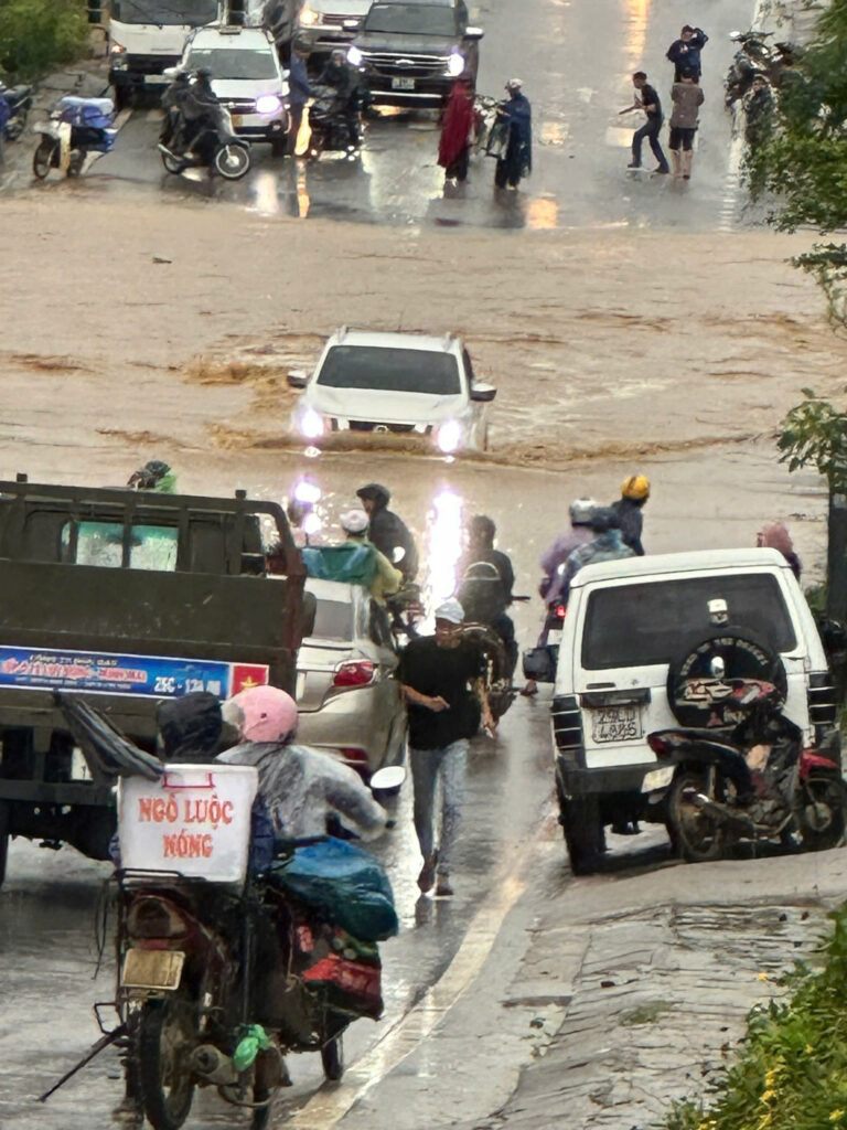 Thiệt hại bão số 10 và 11 tại Mộc Châu – Ngập lụt, sạt lở và tổn thất lớn về tài sản Thiệt hại bão số 10 và 11 tại Mộc Châu – Ngập lụt, sạt lở và tổn thất lớn về tài sản